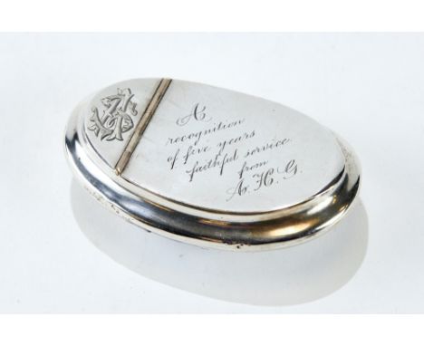 AN EDWARDIAN OVAL SILVER SNUFF BOX, the concave lid engraved "A recognition of five year's faithful service", maker: JW, Birm