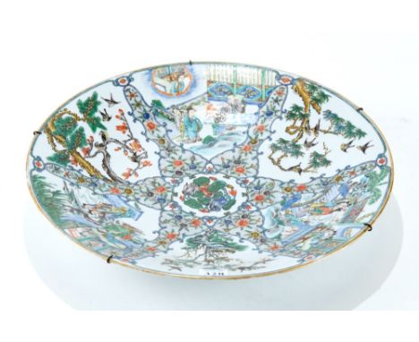 A LATE 18th/EARLY 19th CENTURY CIRCULAR CHINESE DISHED PLATE, decorated in famille verte palette with figures, birds and flow