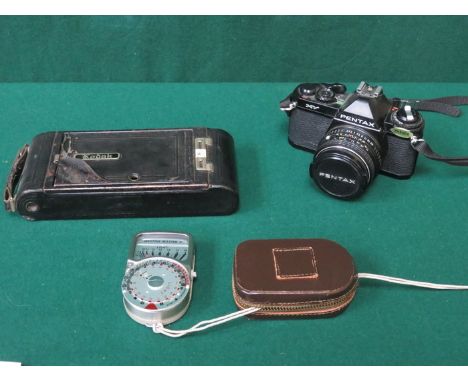 VINTAGE KODAK No1A POCKET CAMERA, PENTAX MV CAMERA AND CASED LIGHT METER 