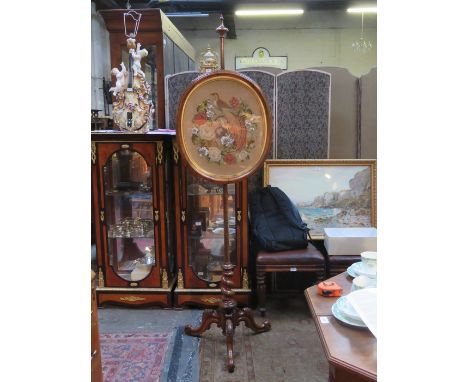 GOOD QUALITY ROSEWOOD EMBROIDERED POLE SCREEN ON BARLEY TWIST TRIPOD SUPPORTS 