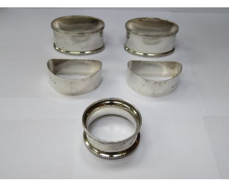 TWO PAIRS OF HALLMARKED SILVER NAPKIN RINGS PLUS ONE OTHER SILVER NAPKIN RING, VARIOUS MARKS AND MAKERS