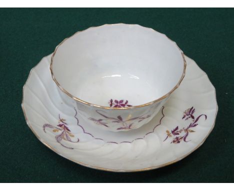 WORCESTER 19th CENTURY HANDPAINTED AND GILDED CERAMIC TEA BOWL AND SAUCER 