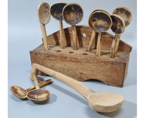 19th century Welsh oak traditional single tier twelve section spoon rack comprising assorted spoons and a larger ladle. 34x11