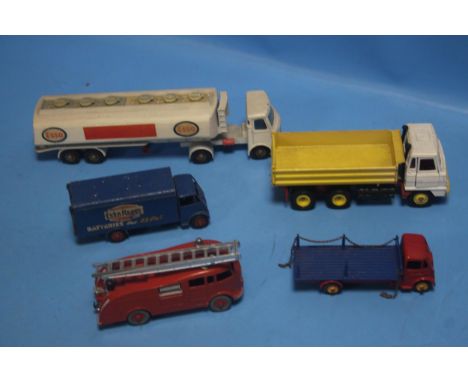 FOUR VINTAGE DINKY VEHICLES, to include AEC Tanker, Esso Tanker, Foden wagon and a fire engine together with a Benbros vintag