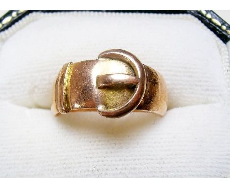 A Victorian 9 carat gold buckle form ring - 4g