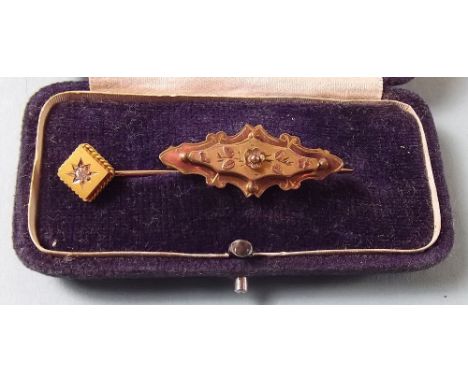 A 15 carat gold stick pen set diamond 1.6g&nbsp;and a Victorian 9 carat gold brooch set chip diamond 2.5g