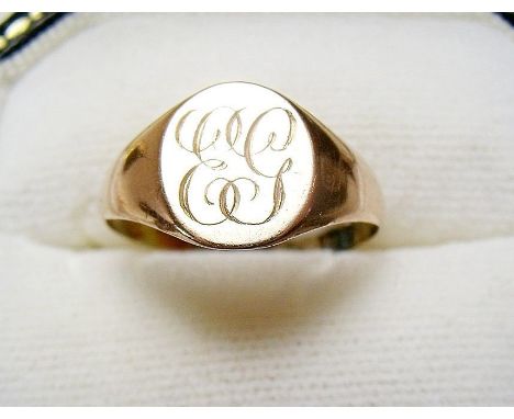 A 9 carat gold signet ring, 1.4g