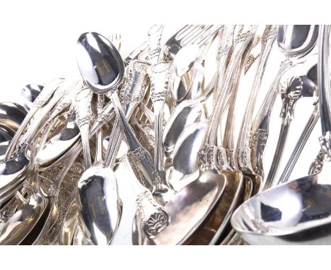 WILLIAM IV SILVER QUEEN'S PATTERN PART SUITE OF CUTLERY, maker Alexander Mitchell, Glasgow 1835, comprising four serving spoo