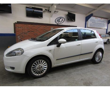 Make &amp; Model: Fiat Grande Punto GP MultijetDate of Reg: RK09 OKDColour: Whitecc: 1248MoT: 30-09-2022Fuel Type: DIESELMile