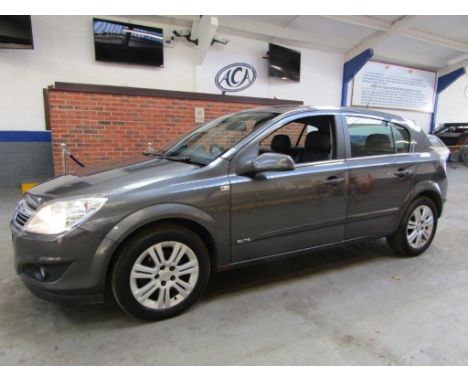 Make &amp; Model: Vauxhall Astra Elite CDtiDate of Reg: VU59 OSZColour: Greycc: 1686MoT: 09-11-2021Fuel Type: DIESELMileage: 
