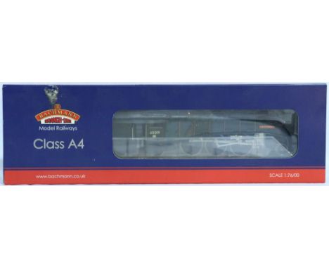 Bachmann branch-line OO gauge A4 Class Bittern locomotive and tender 60019 BR green, boxed, 31-963.