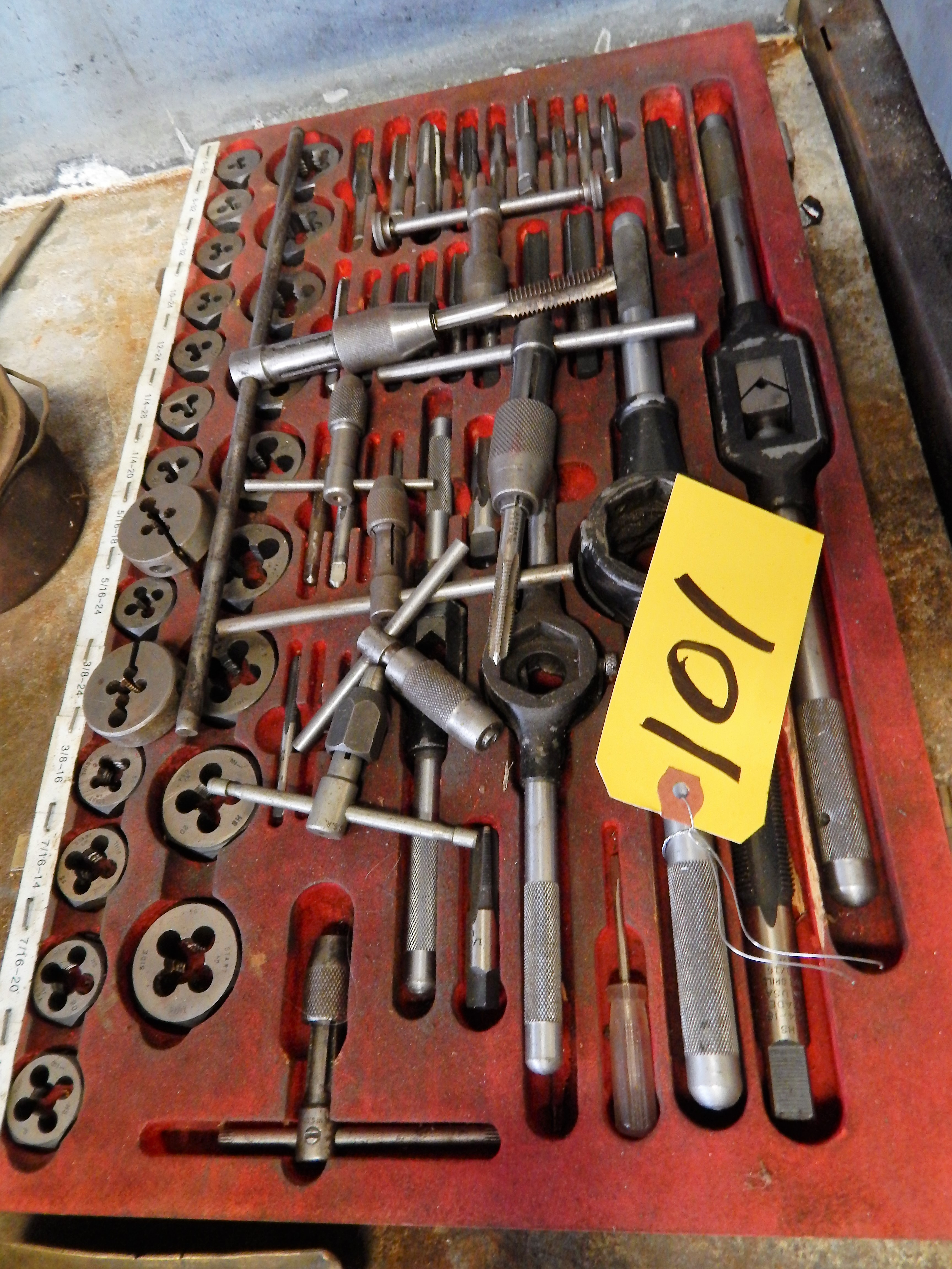 DAYTON TAP & DIE SET