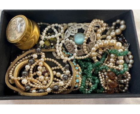 Selection of vintage and later costume jewellery 