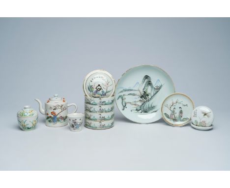 Full title: A varied collection of Chinese qianjiang cai porcelain, 19th/20th C.Description:Dia.: 23,9 cm (the dish)   Dia.: 