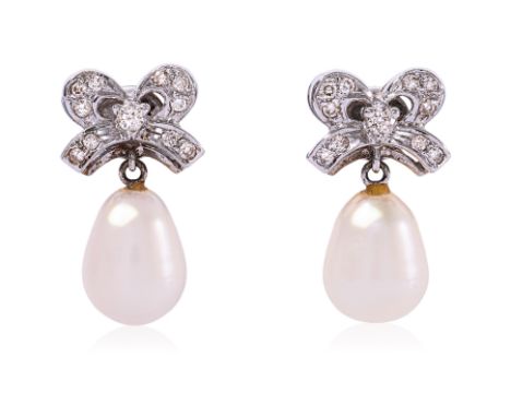 A PAIR OF CULTURED PEARL AND DIAMOND 'RIBBON' DROP EARRINGS
Featuring a pair of drop shaped cultured pearls measuring approxi