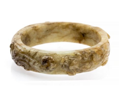 A Chinese carved jade bangle, two lizards, 8.5cm diameter