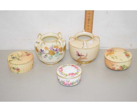 Group of Worcester wares comprising a pair of small floral and gilt decorated vases with four looped handles, two further blu