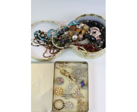 Costume jewellery to include beads, necklaces, bangles and twelve vintage costume jewellery brooches