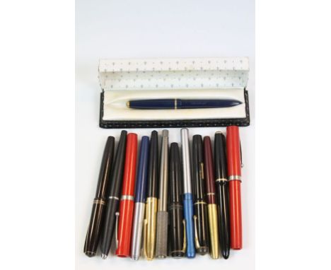 Assorted vintage pens to include Parker Slimfold fountain pen with 14ct gold nib, Conway Stewart No.286 fountain pen with 14c