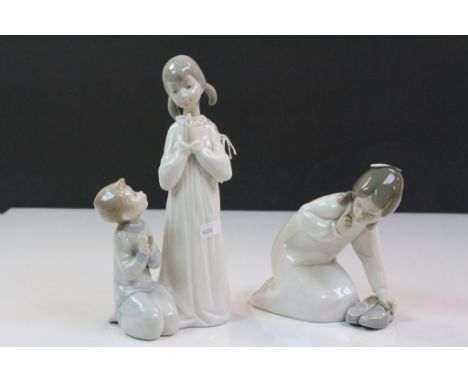 Pair of Lladro ceramic figurines to include Children saying their Prayers