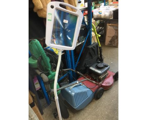MAGNIFYING LAMP