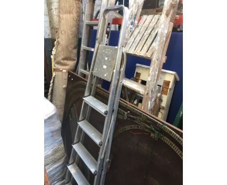ALUMINIUM STEP LADDERS