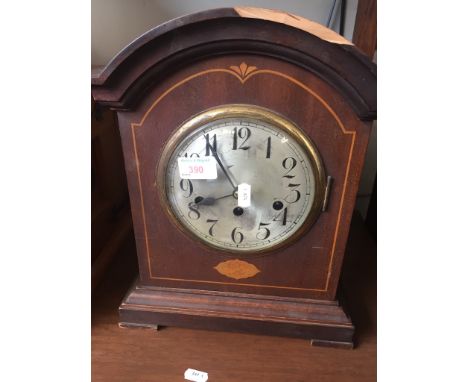 WESTMINSTER CHIME MAHOGANY DOMED MANTEL CLOCK WITH BRASS MOVEMENT. W28CM