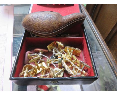 MIXED LOT INCLUDING CUFFLINKS, MEERSCHAUM PIPE, ETC. 