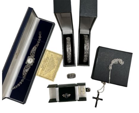 A range of hallmarked silver and stamped 925 jewellery items. Includes a boxed with certificate Brooks and Bentley 'Victorian