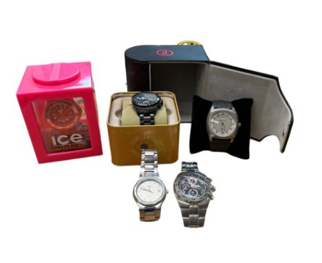 5 Watches including 1 boxed Fossil 10 ATM watch with spare link and booklet. 1 boxed Ice watch with booklet. 1 boxed Police w