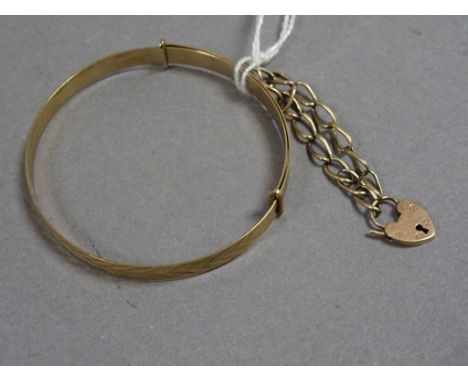 9ct gold bangle, plus a 9ct gold babies bracelet 