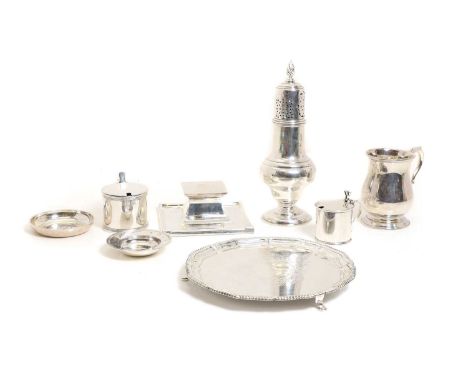 A collection of silver items, comprising a silver sugar castor, made in Birmingham 1900, 23cm tall, a silver inkwell, 12.5cm 