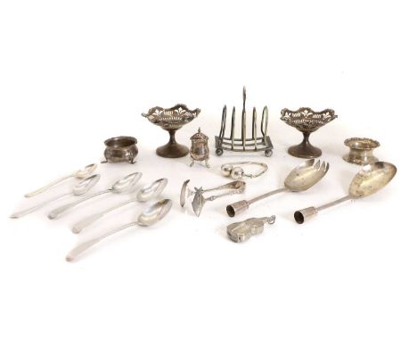A pair of silver pedestal sweetmeat dishes, Birmingham 1926, the pierced dishes on swept circular bases, weighted, 7cm high, 