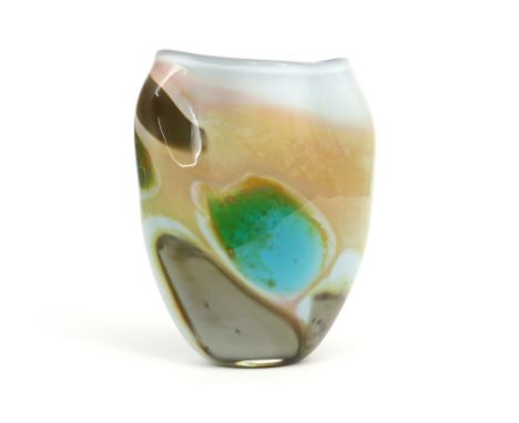 M. Todd Reed signed vase in glass, dated (19)84 || M. TODD REED designvaas in meerlagig glas met een kleurrijk decor  -  hoog