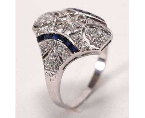 Art-Deco Diamantring1930-er Jahre. Weißgold 750 punziert sowie weitere ungedeutete Marken. Glatte Schiene mit 36 Punktdiamant