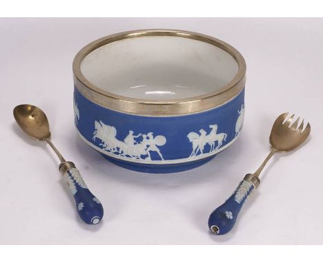 Wedgwood England 20. Jh. Große Salatschale mit Salatbesteck. Schale mit abschließendem silberfarbenem Ring (Alpakasilber), Be