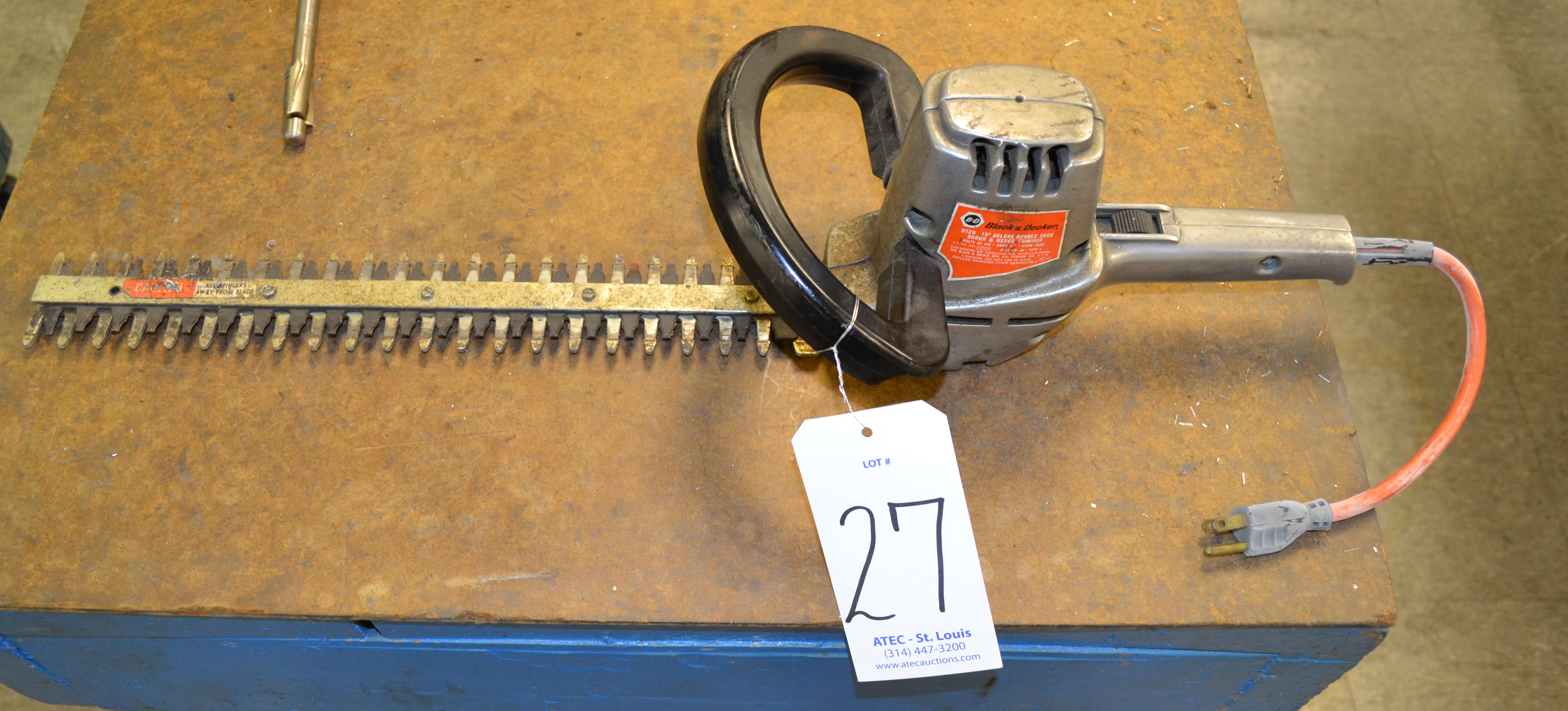 Black & Decker Model 8120 16" Deluxe Double Edge Shrub & Hedge Trimmer