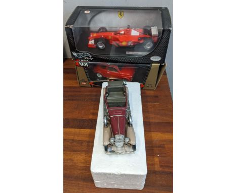 Mixed die cast vehicles to include a boxed Hotwheels racing Ferrari F2001, Bburago 1/16 scale Fiat 500 and a Franklin Mint Du