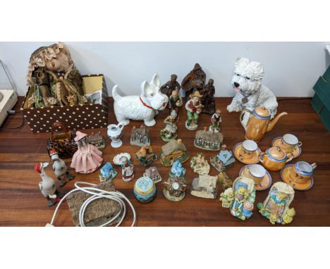 Mixed collectables to include porcelain figures, model houses, a Price Kensington ceramic dog, a Chinese pot and other itemsL