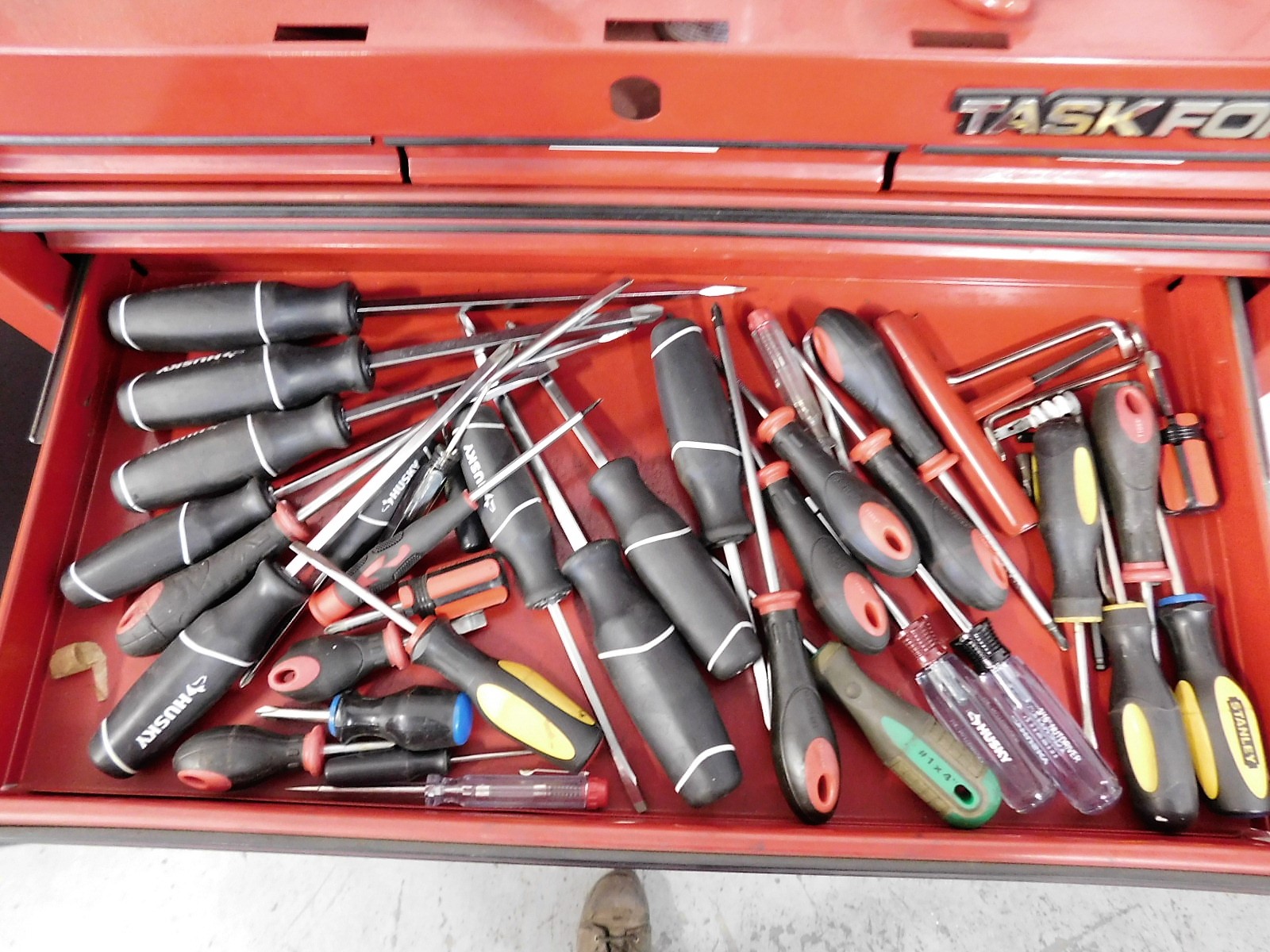 5DRAWER TASK FORCE ROLLING TOOL BOX, W/ 7DRAWER TOPPER, FULL OF TOOLS