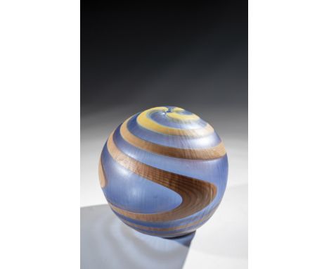 Kugelvase ''Spirale'' Mattia &amp; Marco Salvadore, Murano, um 2015 Farbloses, hellblau unterfangenes Glas mit spiralfoermige