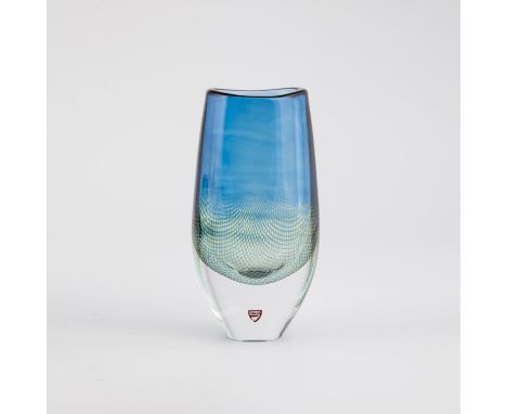 Vase''Kraka'' Sven Palmquist (Entwurf), Orrefors, 1955 Farbloses Glas mit Unterfaengen in Taubenblau und Gruengelb. Nach Zwis