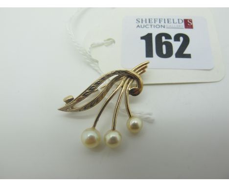 A 9ct Gold Three Pearl Spray Brooch, (overall weight 2.8grams). 