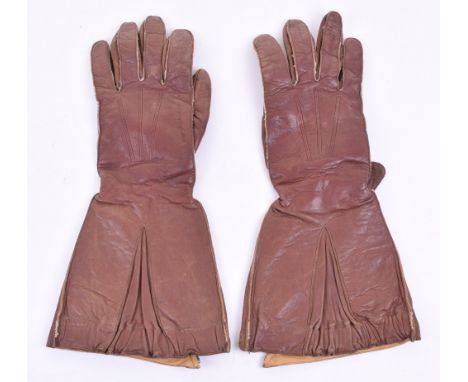 WW2 Royal Air Force 1941 Pattern Flying Gauntlets, being an excellent leather match pair, no Air Ministry stamp inside but ma