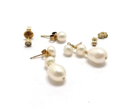 Gold diamond stud earring (1 only) t/w pair of 9ct marked gold pearl drop earrings (2.5cm drop) etc - total weight (lot) 4g