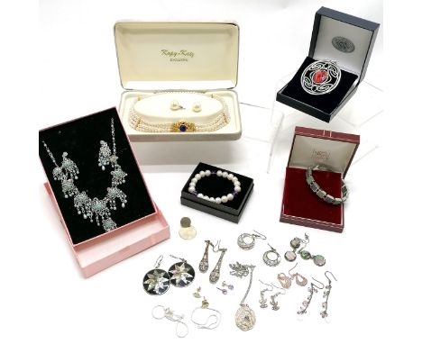 Qty of boxed costume jewellery inc kopy-katz, swatch bangle, celtic brooch etc t/w qty of jewellery (inc some silver) - SOLD 