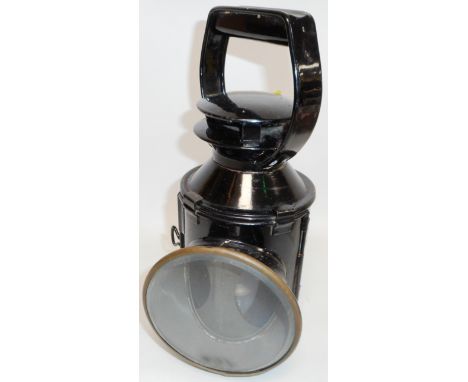 Railwayana. Railways hand lamp. Embossed B.R. Black. Good condition. 28.5 cm high.&nbsp;