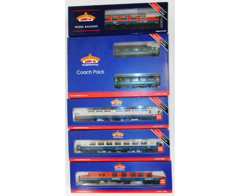 Bachmann 00 gauge. Various carriages. 35-500Z 3 coach pack. Green, B.R.; 39-001Z Mk. 1 pullman twin pack, blue/grey B.R.; 39-