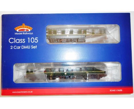 Bachmann 00 gauge. 31-357 Class 105 2-car DMU set. Green, B.R. Boxed as new. 