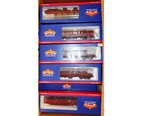 Bachmann 00 gauge. Various carriages. 16 x maroon B.R. All boxed new. (16) 